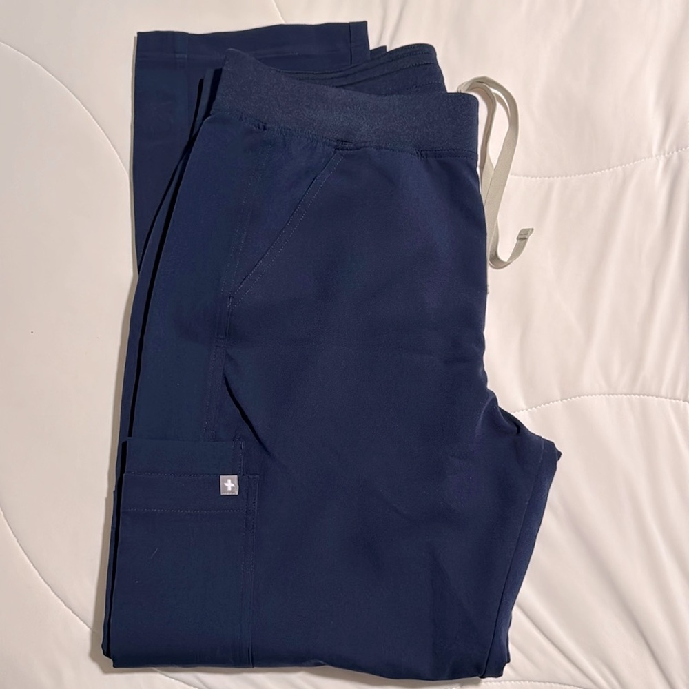 Figs navy men’s scrub bottoms